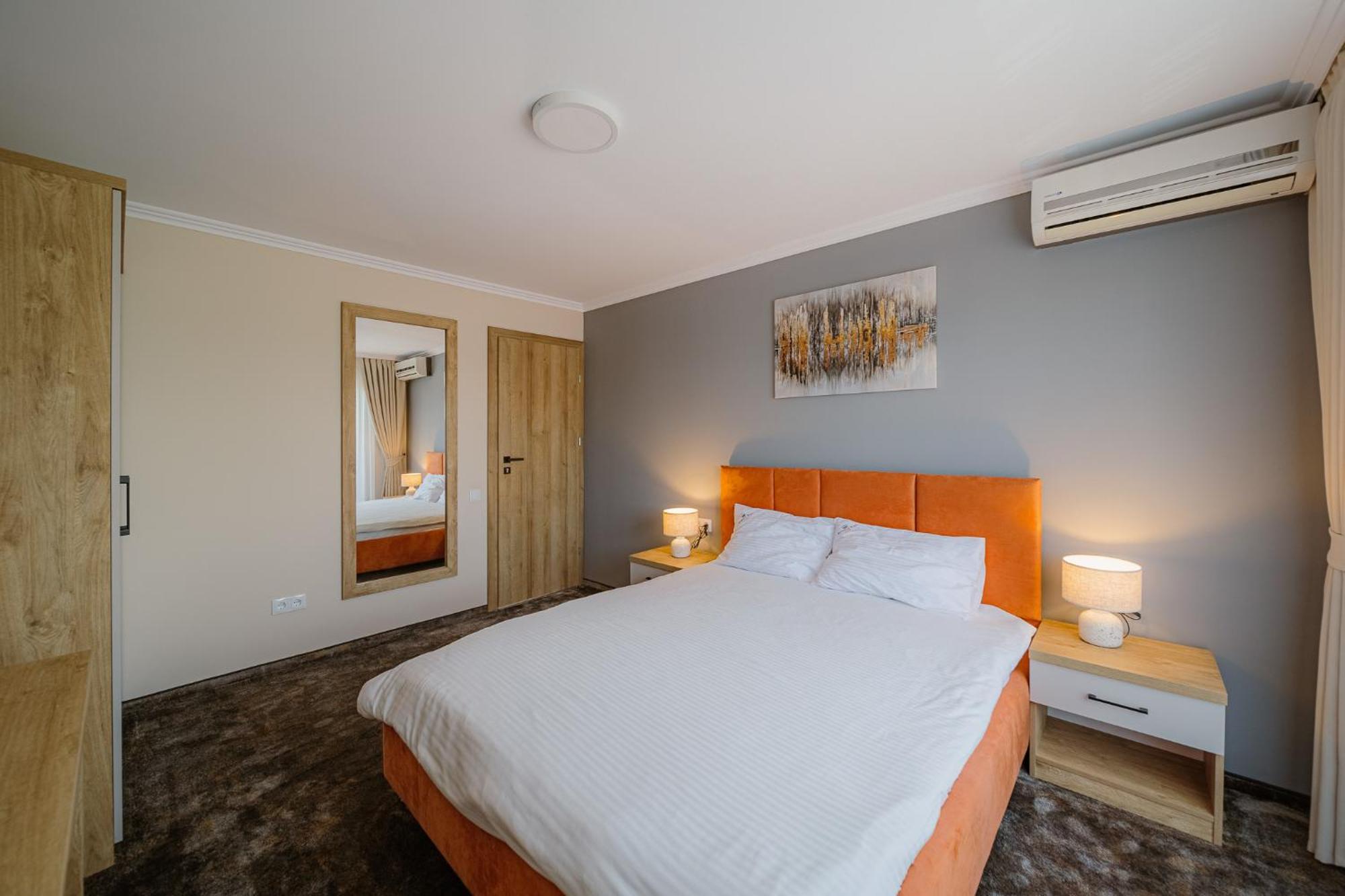 Pensiunea Regal Baile 1 Mai Luaran gambar